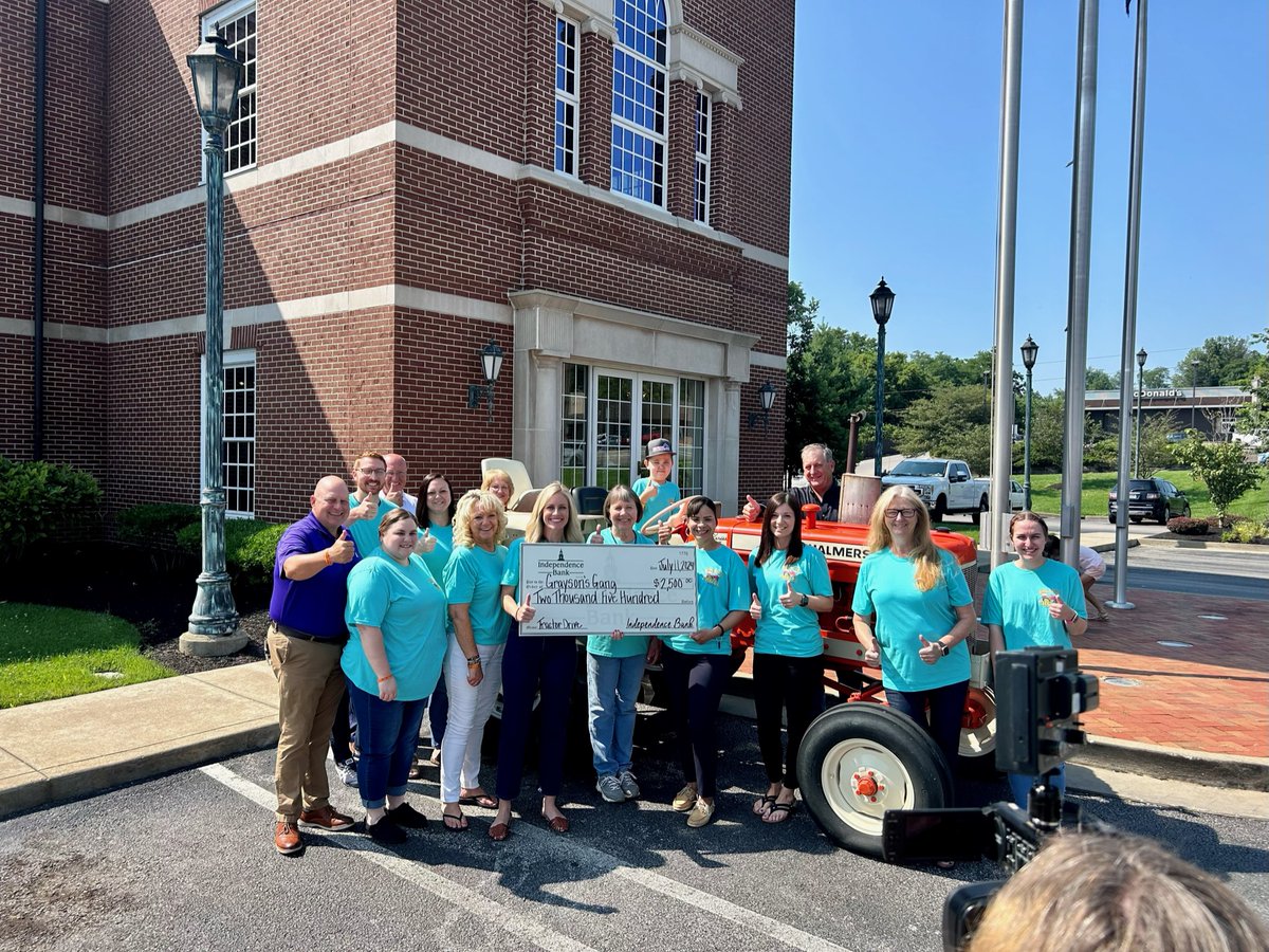 1776Bank's tweet photo. We are incredibly proud to present a check to Grayson, a brave young boy undergoing treatments for leukemia. This donation is made possible by the generous support of our community during our Henderson Tractor Drive.
#HereForGood #HereForGrayson https://t.co/byXmVO7s0D