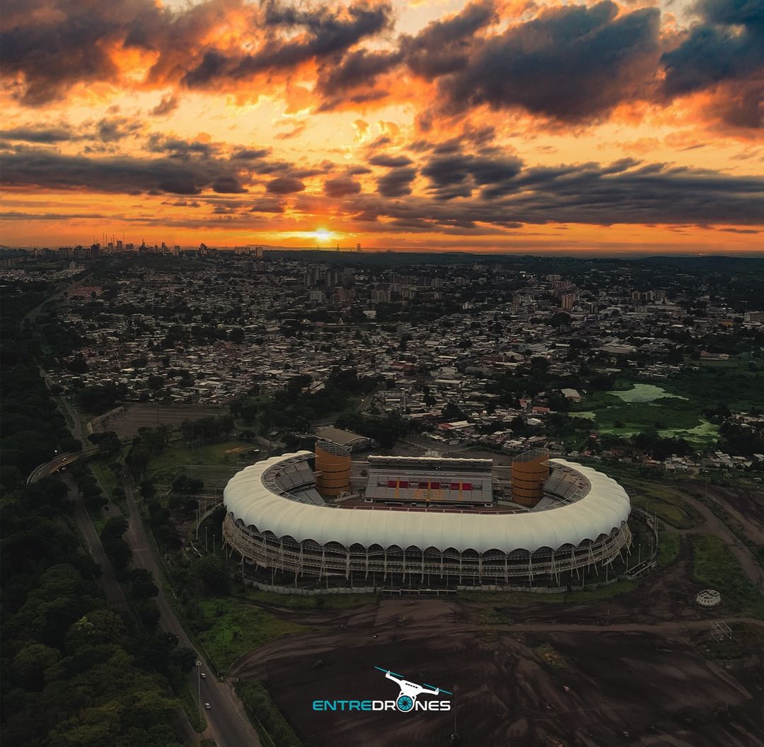 SoyPuertoOrdaz's tweet photo. ¡Una asombrosa vista de nuestra ciudad donde el protagonista es el CTE Cachamay!🙌🏼😎 ¿Recuerdas cuándo fue la última vez que lo visitaste?
📸 Cortesía: @entredrones.ve
.
#venezolanos #venezolanosporelmundo #guayaneses #guayanesesporelmundo #puertoordaz #venezuela #ctecachamay https://t.co/VYnVyoQYL1