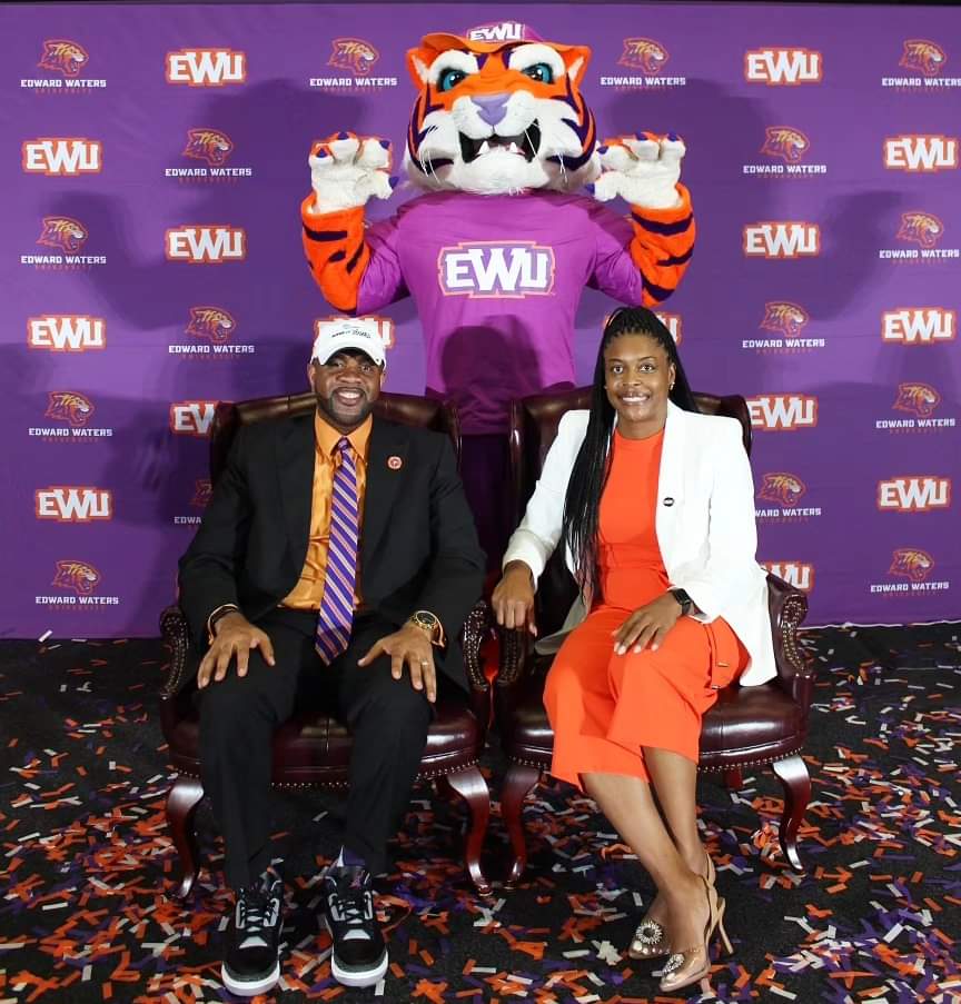 MillennialPrez1's tweet photo. Your University President and Athletics Director @EWU_ADRich could NEVER! #EWU #NCAA #TheyNotLikeUs #FirstInFlorida #EmergingEminence #TigerPride #LetsGetIt 💜🧡🐅🐅💪🏿 https://t.co/mJf7aFD88s