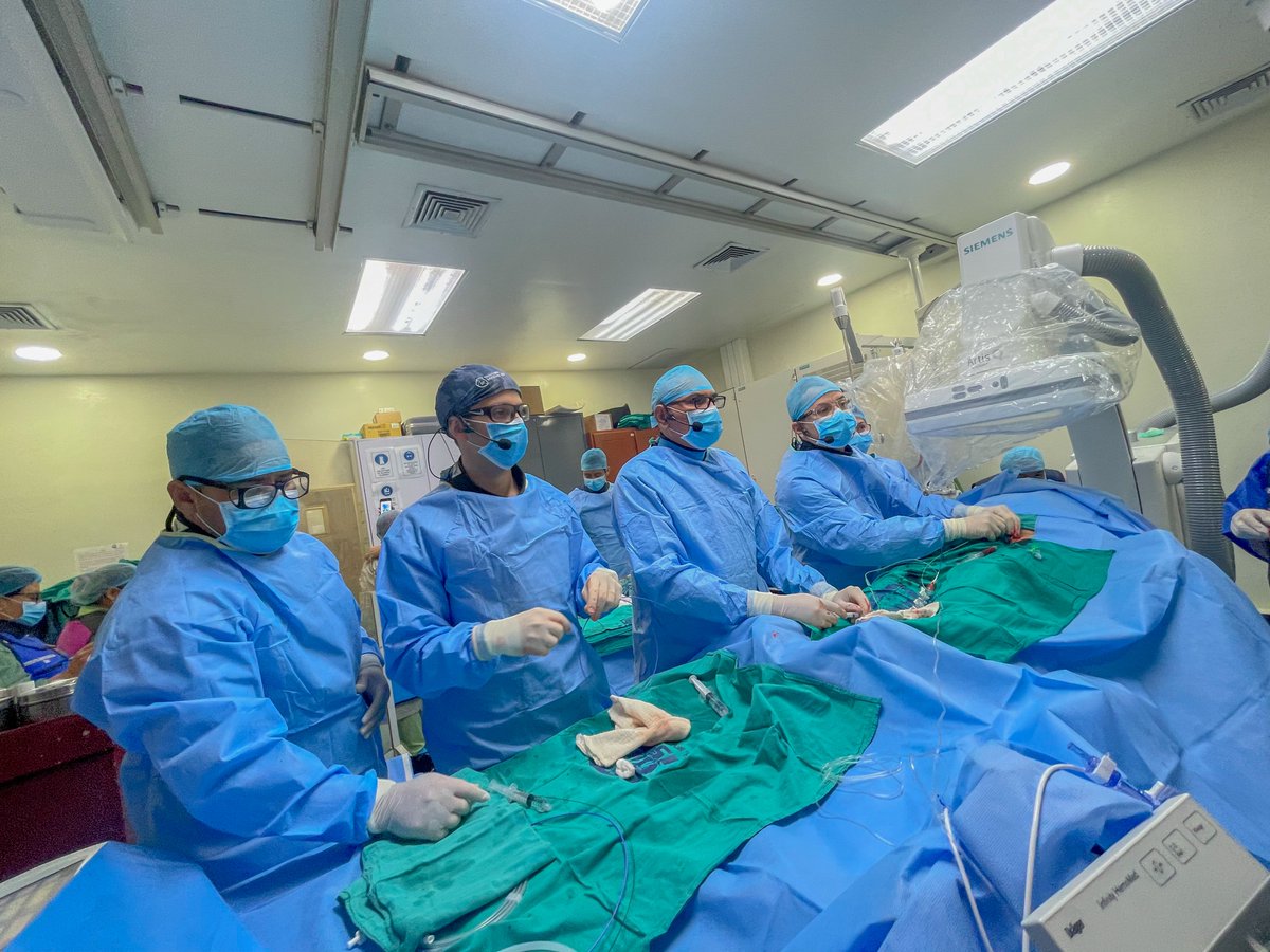 isss_gob_sv's tweet photo. Nos mantenemos a la vanguardia de la medicina con la realización de implantes de válvula aórtica por vía percutánea (TAVI).

Hoy, durante el #IIICongresoMedicinaISSS presentamos el caso en vivo de una paciente diagnosticada con Estenosis Aórtica. 🫀��🏻‍⚕️ https://t.co/ao9Es0wdOu