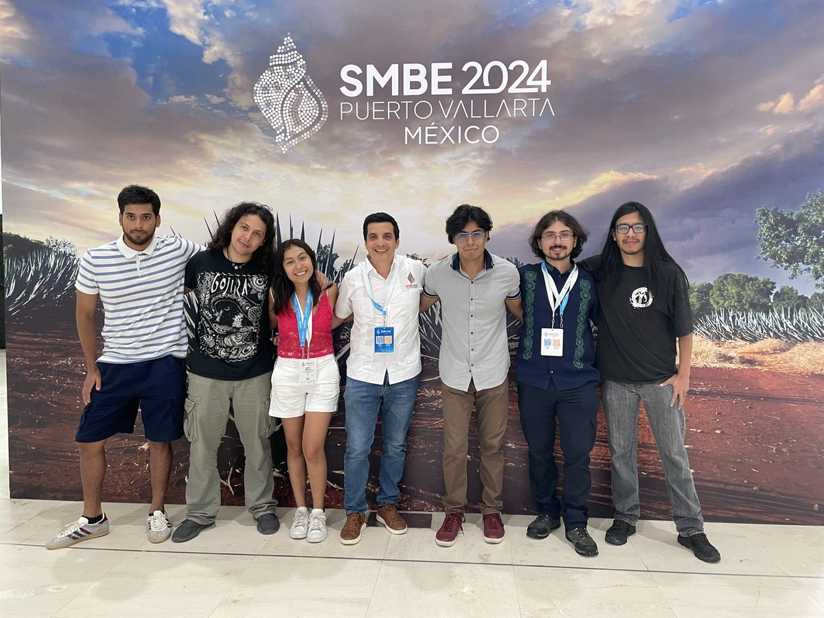 FSanchezQuinto's tweet photo. I am honored and fortunate to work together with group of outstanding students at the Evolutionary Biology and Paleogenomics lab @LIIGH_UNAM. The team did a fantastic job presenting their posters, which you can see in the poster below https://t.co/5UugH9bYEn