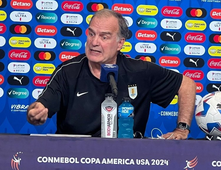 Dame a este Bielsa contestatario, dame a este técnico que defiende a sus jugadores y no es políticamente correcto.
Dame siempre a un referente de grupo que jamás ponga al fútbol por delante de la seguridad de las familias de sus dirigidos.
Don Marcelo con los🥚🥚en la conferencia