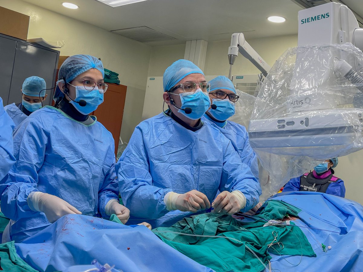 isss_gob_sv's tweet photo. La intervención es mínimamente invasiva. Previene la cirugía de corazón abierto, permite que el paciente se recupere rápidamente y reduce su estancia hospitalaria.

#IIICongresoMedicinaISSS https://t.co/UW2YIxqeeE