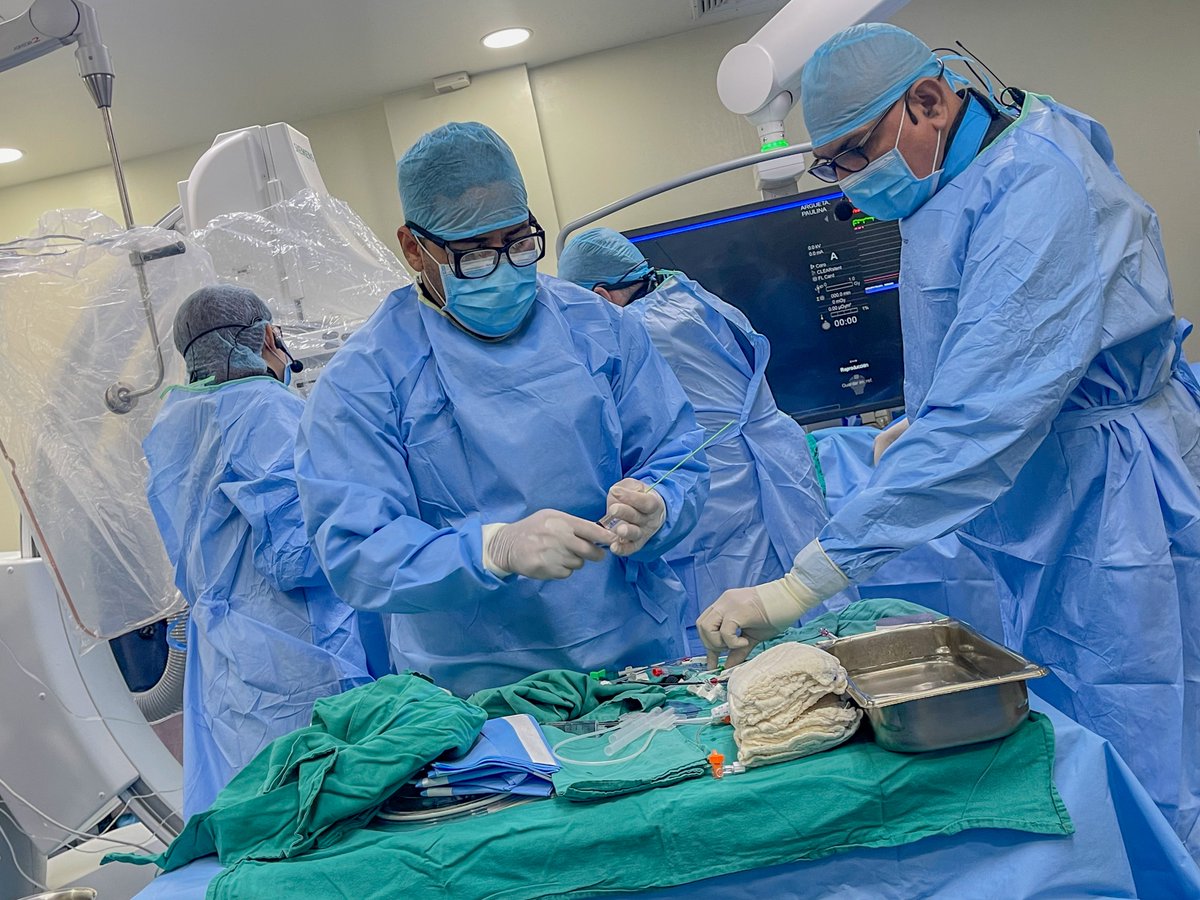 isss_gob_sv's tweet photo. La intervención es mínimamente invasiva. Previene la cirugía de corazón abierto, permite que el paciente se recupere rápidamente y reduce su estancia hospitalaria.

#IIICongresoMedicinaISSS https://t.co/UW2YIxqeeE