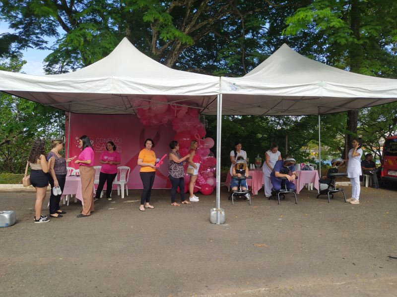 CemigSaude's tweet photo. No mês do Outubro Rosa, a Cemig Saúde se uniu à causa da conscientização sobre o câncer de mama e o cuidado com a saúde da mulher e da família. 

Na semana passada, estivemos presentes no Casa Aberta, uma iniciativa promovida pela Cemig, para proporcionar um momento de cuidado e reflexão aos empregados da Patrocinadora.

As unidades da Cemig - Anel Rodoviário, Sede, Governador Valadares, Montes Claros e Juiz de Fora - foram decoradas com tons de rosa e branco, não apenas para lembrar a importância do Outubro Rosa, mas também para enfatizar a necessidade de cuidado constante com a saúde.

Em parceria com o time do Conexão Saúde, agendamos exames e consultas para as nossas beneficiárias, reforçando a importância da prevenção e da detecção precoce do câncer de mama. Além disso, compartilhamos informações vitais com o público presente, contribuindo para a conscientização sobre a importância da saúde e bem-estar.

hashtag#CemigSaúde 
hashtag#OutubroRosa 
hashtag#CasaAberta