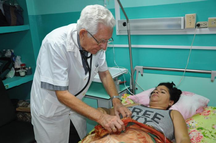 pavel_noa's tweet photo. La medicina interna en el HGAL ha sido siempre un bastión de la institución. Estos médicos, con una formación integral, se encargan de diagnosticar y tratar un amplio espectro de enfermedades, gestionando desde afecciones agudas hasta enfermedades crónicas complejas. 
#Cienfuegos https://t.co/1myt8tunUD