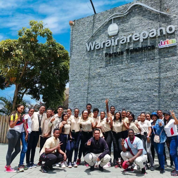 ¡Estudiantes del municipio Andrés Bello, estado Miranda, visitaron hoy el Parque Nacional Waraira Repano! 🎉🚶‍♀️ Gracias al programa de turismo estudiantil, impulsado por la Gobernación de Miranda, nuestros jóvenes disfrutan de actividades recreativas y momentos de esparcimiento.