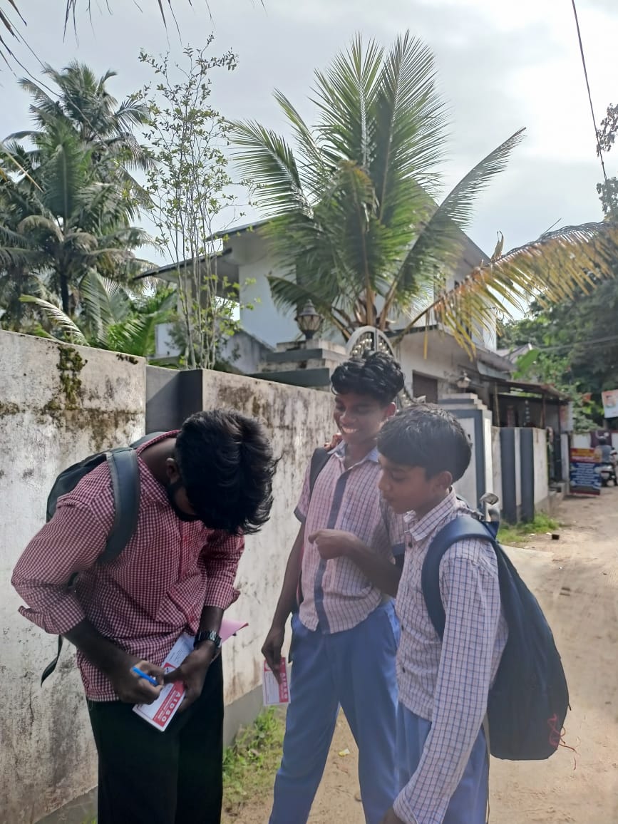 ആലപ്പുഴ ജില്ലയിലെ വിവിധ സ്കൂളുകളിൽ നടന്ന മെമ്പർഷിപ്പ് വിതരണം 

#AIDSO
#aidsokerala