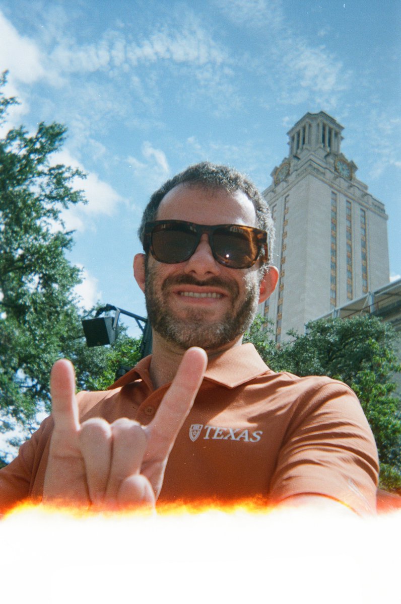 nicholaspersac's tweet photo. I had a few extra shots on the disposable camera I was getting developed, so of course I had to take a selfie with the #UTTower 🤘 https://t.co/3eHEnLIGT8