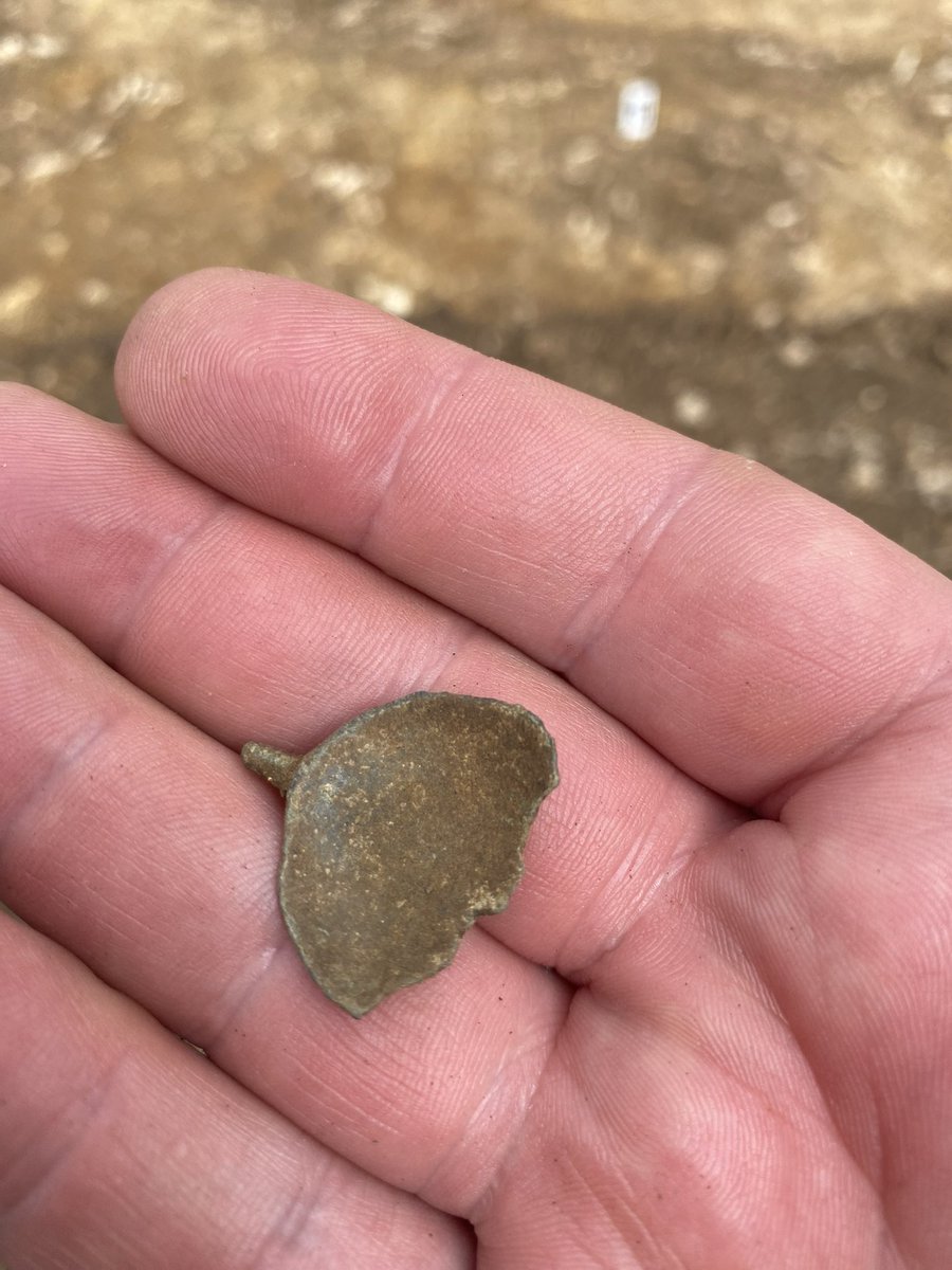 richardhosgood's tweet photo. Into the circular Roman house now and finding hobnails, pots (squashed!) and animal bone. A Roman spoon outside too. Not much time left to resolve the form and function but hopes are high. The hearth tomorrow…. #Archaeology #Wellbeing #veterans @CotswoldArch @thetimeteam https://t.co/BBpFxLqOcL