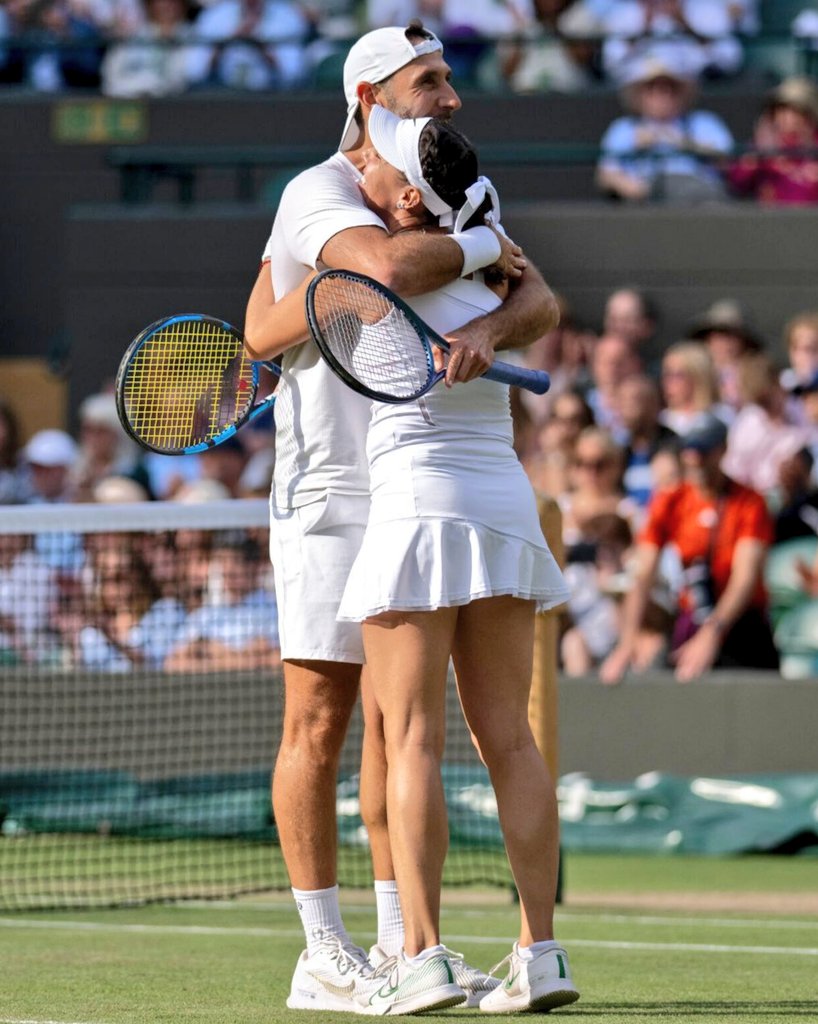 lopezdoriga's tweet photo. ¡Histórico triunfo!

Los tenistas mexicanos Santiago González y Giuliana Olmos pasaron a la final de dobles mixtos de Wimbledon.

La dupla derrotó a su rival  6-3 y 7-6  en las semifinales del torneo de Grand Slam. https://t.co/rNhXdkVR4J
