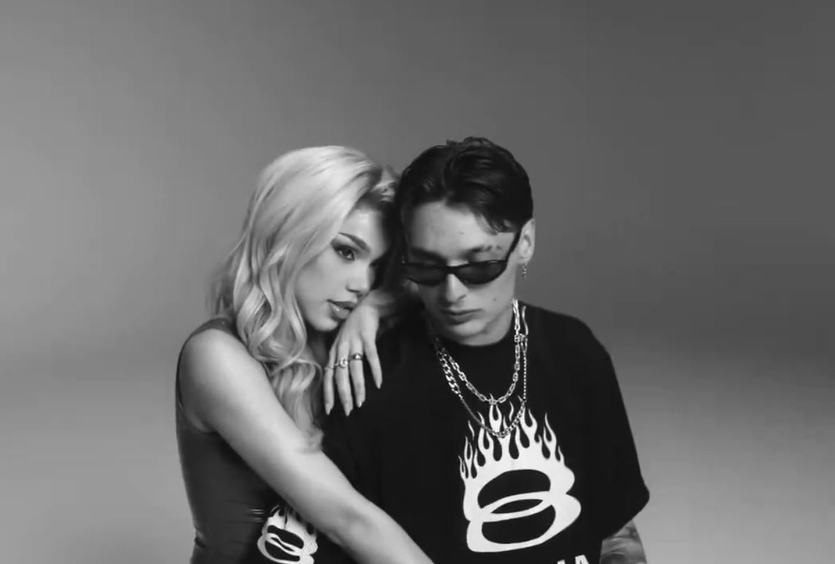 KeniaOsReport's tweet photo. Kenia OS y Peso Pluma para el video oficial de “TOMMY &amp; PAMELA”. https://t.co/ePdyMlKHIQ