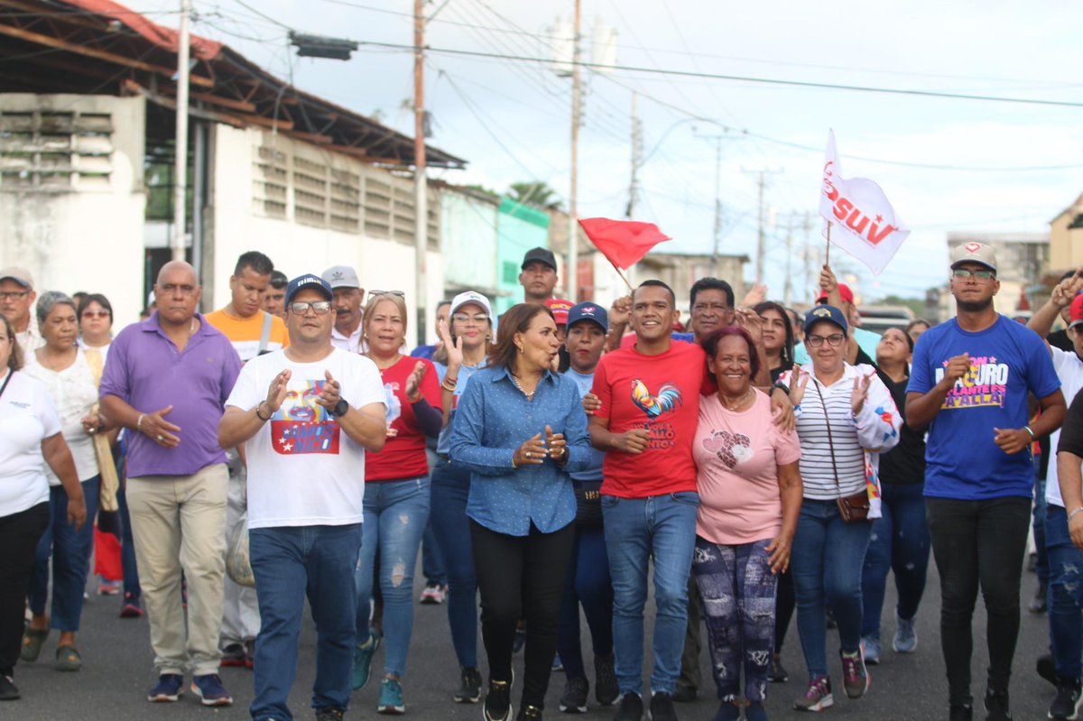 Galindez_vzla's tweet photo. Estamos recorriendo casa por casa las comunidades en Tucupita, familias se unen en apoyo a nuestro Presidente Nicolás Maduro // El #28J VOTA por el Partido de Chávez, VOTA PSUV 🇻🇪

 #LaPoesíaNosUne https://t.co/icAqDj5VVL