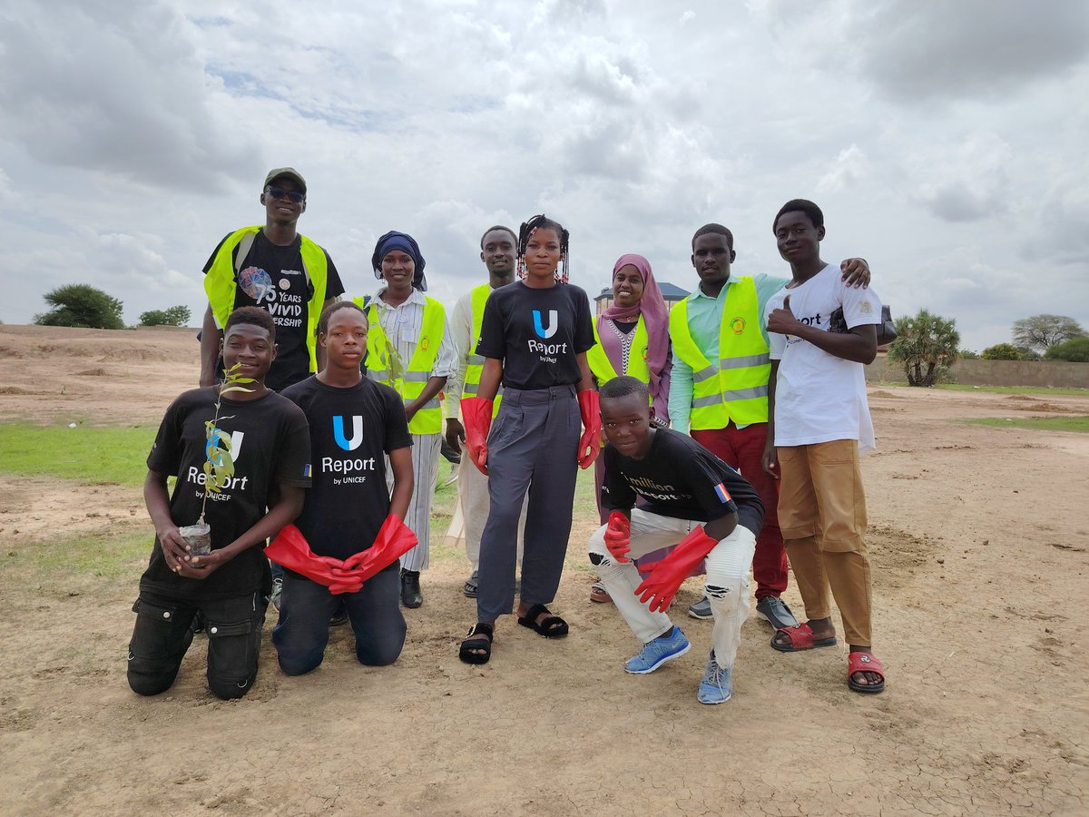 J'ai participé ce matin à l'événement de plantation de 1500 arbres organisé par UReport Tchad, ONU volontaires et quelques organisations des jeunes Œuvrant dans l'environnement.

L'organisation @Youth Volunteers Chad dont je milite était également associé.