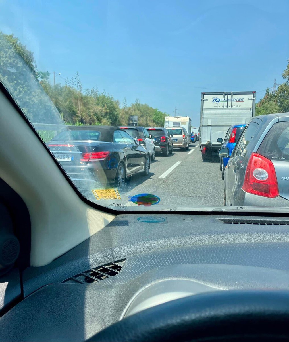 ACarreca's tweet photo. 12 luglio 2024 ore 14,17. 
Temperatura 32 gradi. 
Europa. Italia. Sicilia. 
Autostrada A18 Messina-Catania… #A18 #messinacatania #12luglio #autostrada #trafficointilt https://t.co/xGbvDv0QD7
