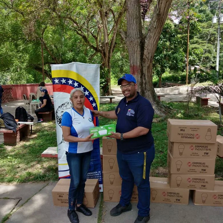 notieducatetru's tweet photo. #12Jul|| Más de 26 mil bombillos fueron entregados a los planteles trujillanos⏩https://t.co/6nLwrDQFCO

#LaPoesíaNosUne
#TrujilloVanguardiaEducativa
#MPPE #MPPEducacion

@NicolasMaduro @_LaAvanzadora @MPPEDUCACION @Gerardo4fPsuv @GobTrujillo https://t.co/VZIT8haT1M