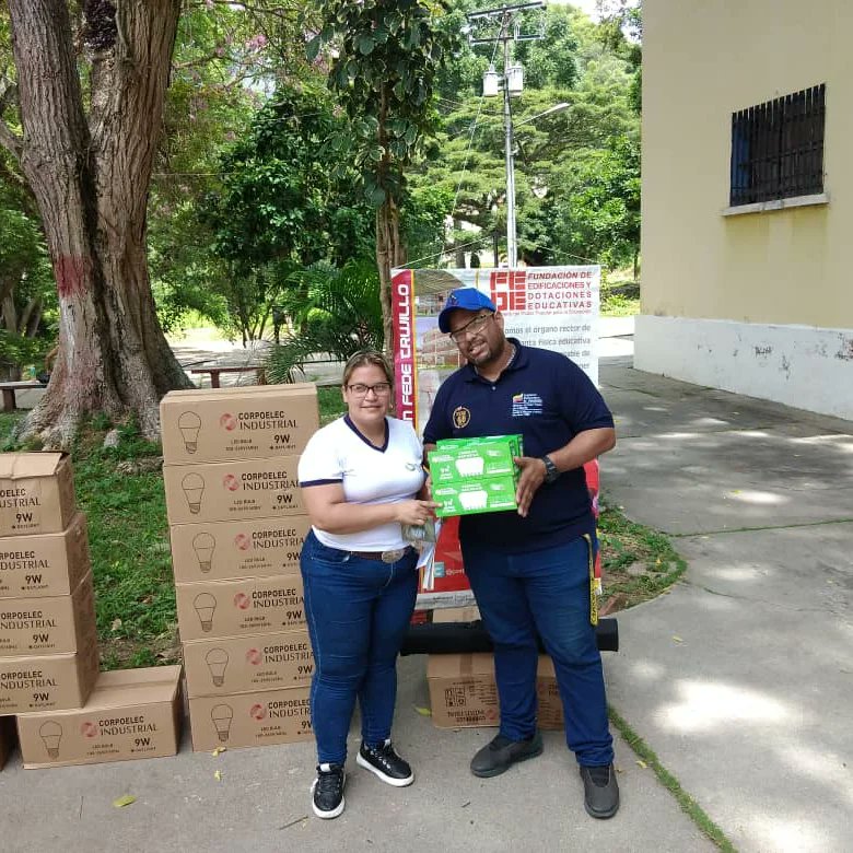 notieducatetru's tweet photo. #12Jul|| Más de 26 mil bombillos fueron entregados a los planteles trujillanos⏩https://t.co/6nLwrDQFCO

#LaPoesíaNosUne
#TrujilloVanguardiaEducativa
#MPPE #MPPEducacion

@NicolasMaduro @_LaAvanzadora @MPPEDUCACION @Gerardo4fPsuv @GobTrujillo https://t.co/VZIT8haT1M