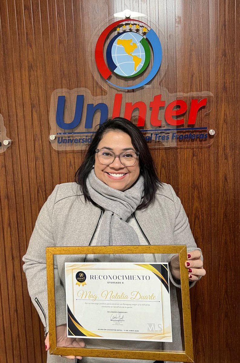 Nanuarte's tweet photo. Me siento honrada de recibir el reconocimiento como Líder en la premiación “150 Líderes Paraguay” organizada por MLS Comunicaciones. Este honor me motiva a seguir apostando por un liderazgo colaborativo. ¡Gracias a todos por el apoyo! #LiderazgoColaborativo #150LíderesParaguay https://t.co/amWBu07jGF
