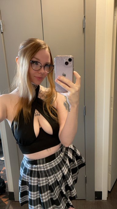 Do we like the fit and the pedi today ? https://t.co/6eG7cEYfO1<a href="/tag/mvsales"class="tags"><span>#mvsales</span></a>