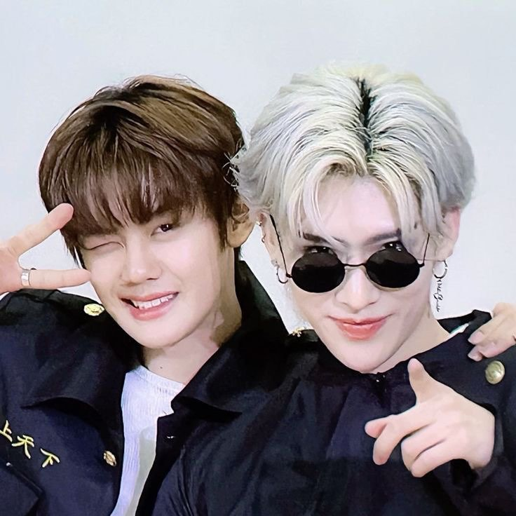ruiruinyangi_'s tweet photo. shimkongz as different anime duos — a thread 🍓🥭 https://t.co/lz5DIzfTwG