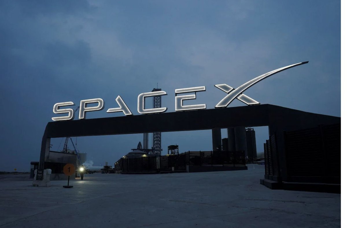 MarioNawfal's tweet photo. 🚨🇺🇸SPACEX WINS COURT BATTLE TO DEPLOY STARLINK SATELLITES

A U.S. appeals court upheld the FCC's approval for SpaceX to deploy thousands of Starlink satellites for space-based broadband.

The court rejected challenges from DISH Network, over signal interference, and an environmental group of amateur astronomers.

This follows a 2022 ruling against a similar challenge to SpaceX's satellite plans.

Source: Reuters