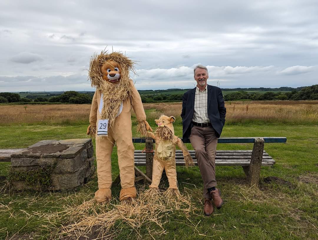 Keep your eyes peeled for the scarecrows taking over Cefn Cribwr! 

Pick up your Scarecrow Festival trail maps for £3 from the Three Horse Shoes which opens from 4pm today, tomorrow and Sunday and Cefn Athletic Club open from 10:30am tomorrow and Sunday.

Funds to good causes! 😊