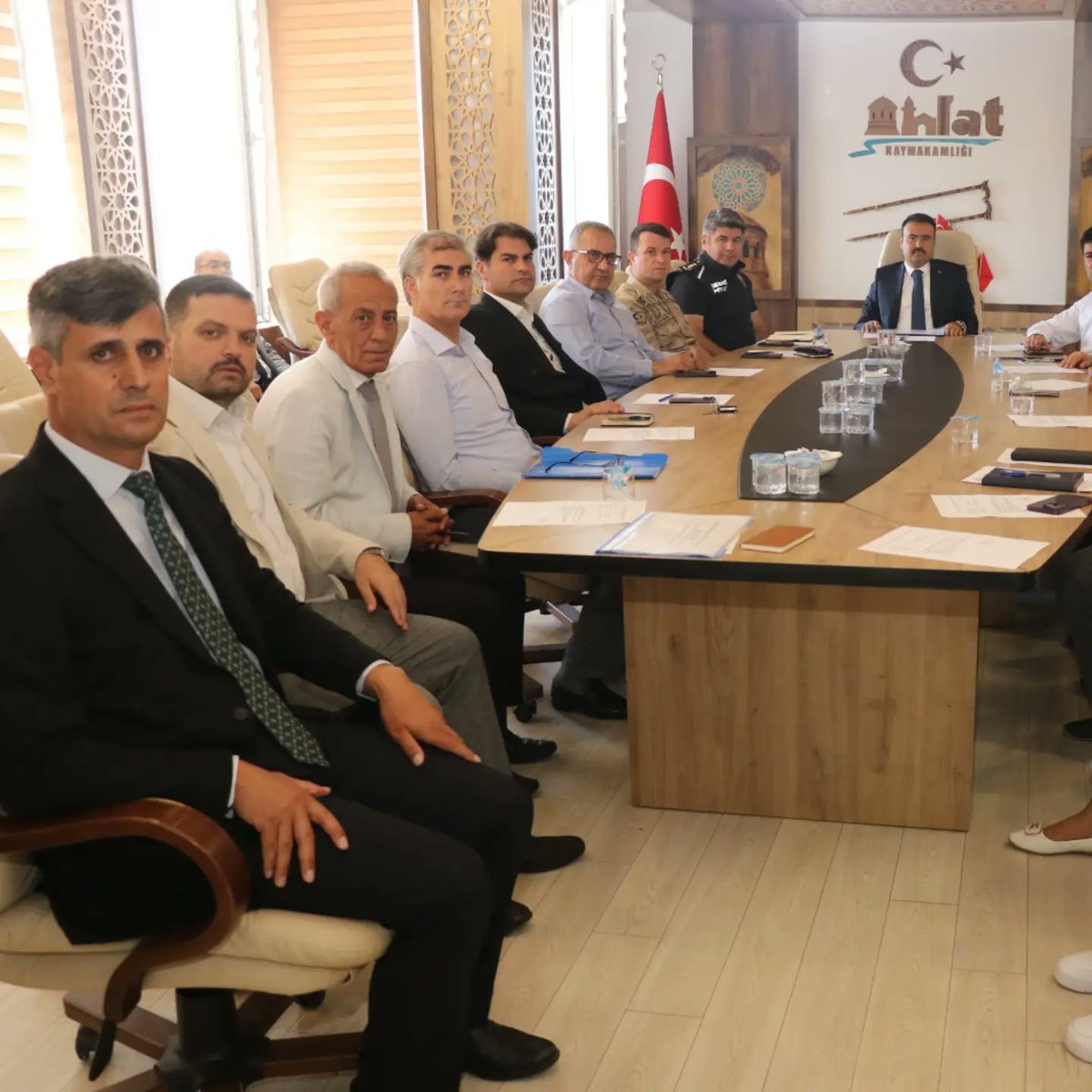 rafetakgn1's tweet photo. 📌 Kaymakamımız Sayın Batuhan BİNGÖL Başkanlığında  Genişletilmiş İlçe Hayat Boyu Öğrenme Komisyonu Toplantısını gerçekleştirdik. @Yusuf__Tekin @batuhan__bingol @BilalGur30 @AhlatIlce https://t.co/UEhd8jU3BB