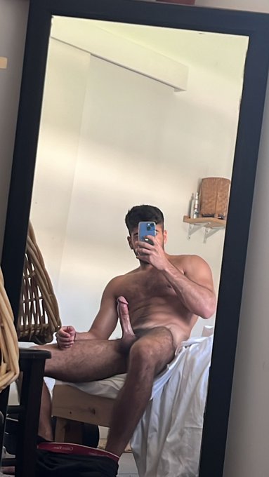 🍆🪑🫣 https://t.co/4KmScu1Yrp