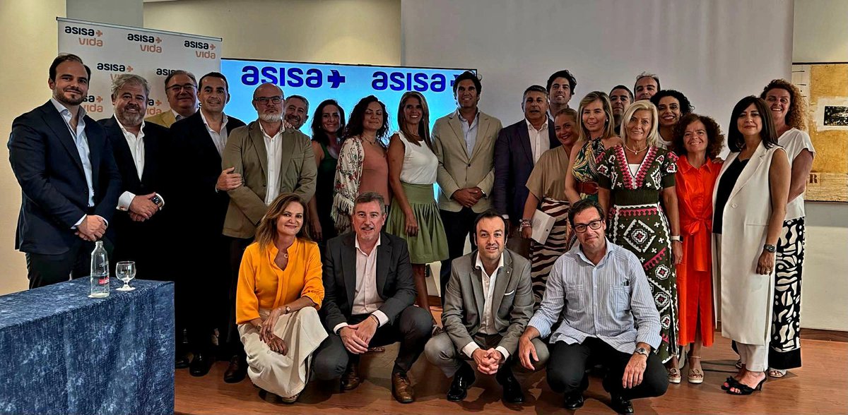 Penelopeserran's tweet photo. ¡Equipo #Asisa!
#TrabajoEnEquipo https://t.co/uwU0iQmNp1
