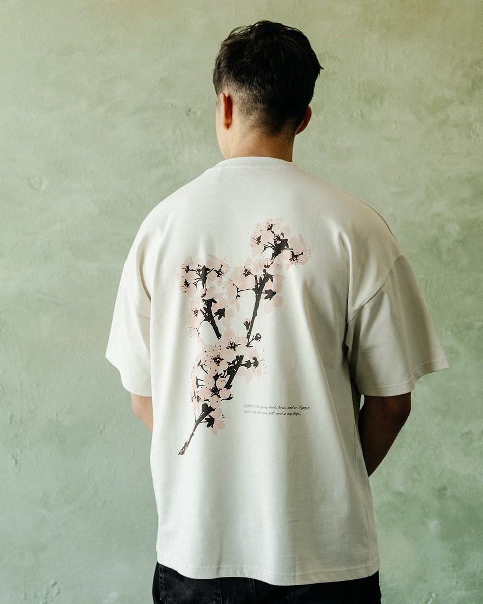 Full Bloom Tee in Vintage White 🌸

Available now — Link in bio