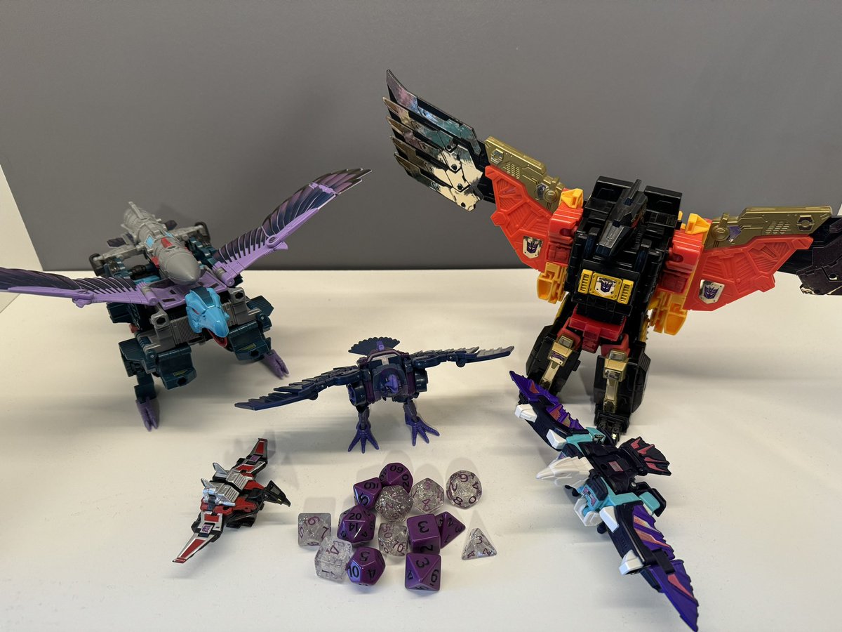 NIrvingPhillips's tweet image. Not gonna lie - I think #filch is one of my favourite #transformers to come out of legacy line. 
Got a thing for #decepticon birds anyway 😊🦅
Plus D&amp;amp;D dice make the perfect ‘Shinies’ to steal.