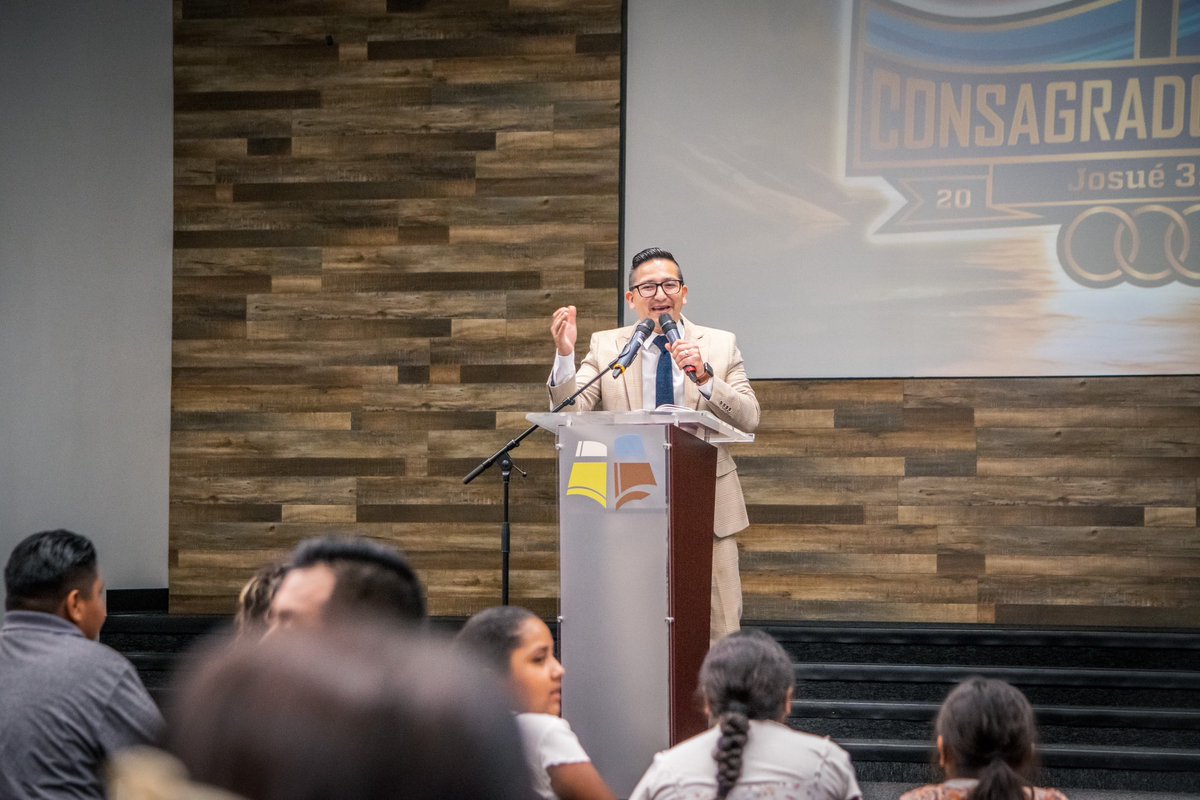 IBBLB's tweet photo. El jueves nos predicó nuestro Pastor de Jóvenes Ronnie Reynoso, fue de mucha bendición.🙏 Los demás estaban todavía en el Campamento familiar. 🏕️ 

Youtube: https://t.co/yQFcGBKteQ

Facebook: https://t.co/EctJubvJha

#ibblb #iglesiabautista #consagradosadios2024 https://t.co/ZPcQEdNf83