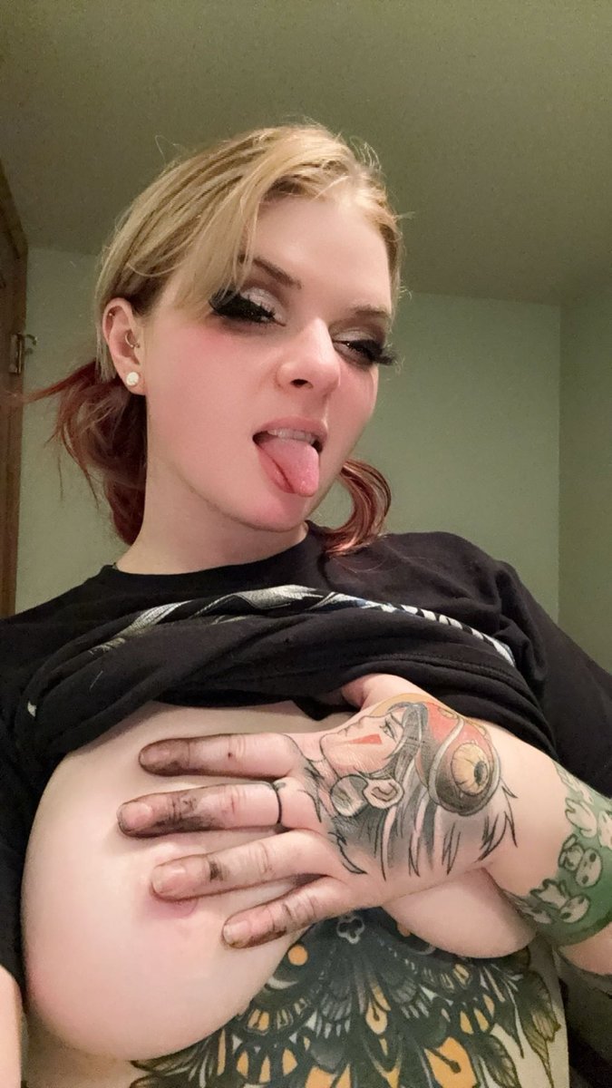 RT if you love blue collar babes 🥵