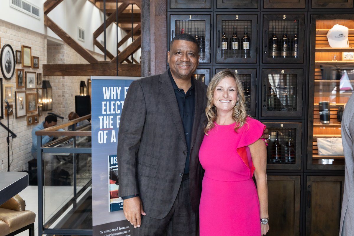 esp_media's tweet image. Celebrated the pre-order launch of our founder Sean Pittman's book "Disaffected" last night! Insightful evening on voting's importance. Thanks to friends for the support. 📚 Reserve your copy today at bit.ly/disaffectedbook. #SeanPittman #Disaffected #YourVoteMatters