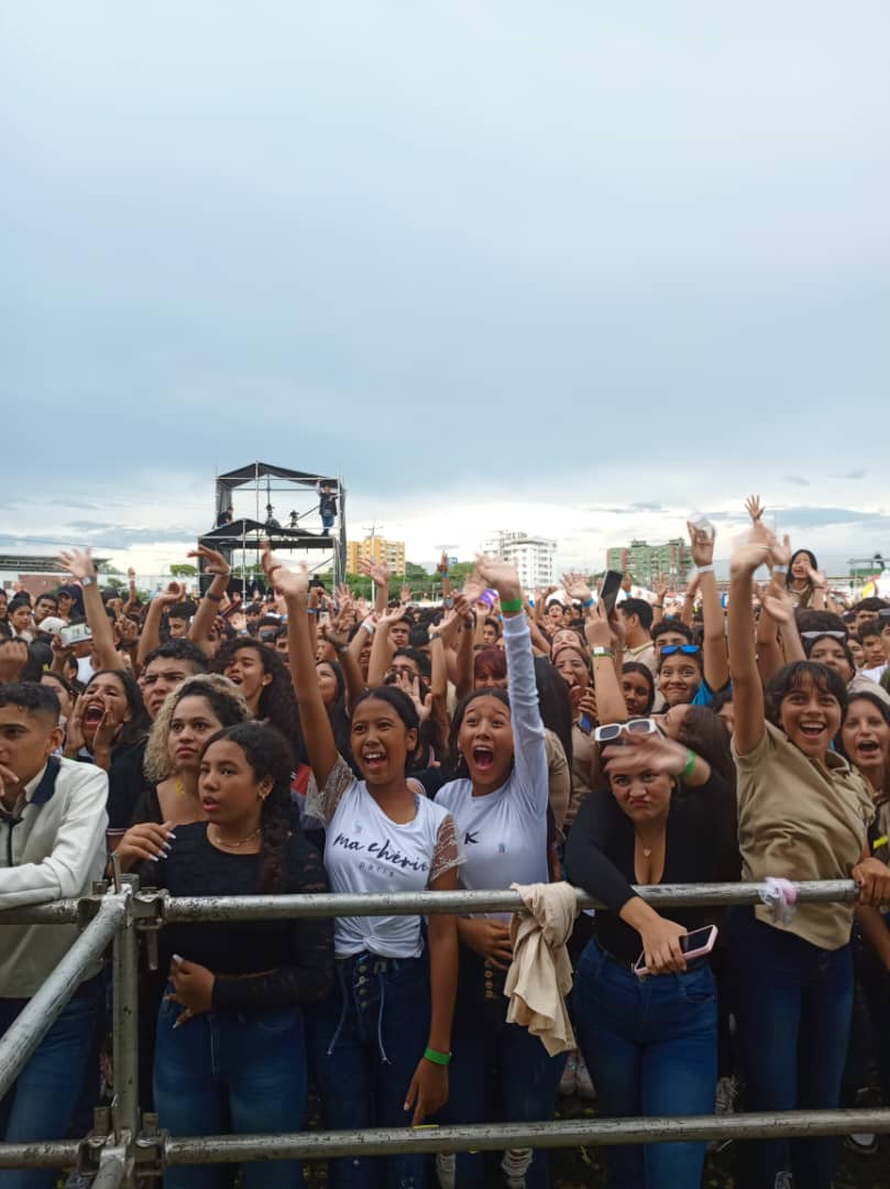 CDCE Barinas (@cdcebarinas) on Twitter photo #Barinas | La Fiesta mas grande de Venezuela, Mostacho Fest Bachiller 2024.
En Barinas se prende la rumba, un regalo de nuestro Presidente <a href="/NicolasMaduro/">Nicolás Maduro</a> para toda la Juventud.
<a href="/_LaAvanzadora/">Yelitze Santaella</a>
@MPPEDUCACION
<a href="/JacquelinePSUV/">Jacqueline Faria</a> #Barinas | La Fiesta mas grande de Venezuela, Mostacho Fest Bachiller 2024.
En Barinas se prende la rumba, un regalo de nuestro Presidente <a href="/NicolasMaduro/">Nicolás Maduro</a> para toda la Juventud.
<a href="/_LaAvanzadora/">Yelitze Santaella</a>
@MPPEDUCACION
<a href="/JacquelinePSUV/">Jacqueline Faria</a>