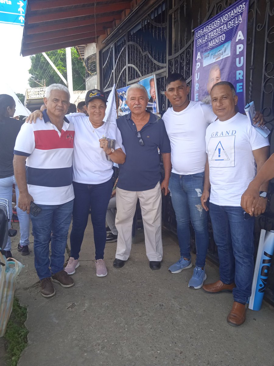 Apoyando en una toma a nuestra estructura en la parroquia el Recreo en la Av 5 de julio. ADelante

El 28 de julio Edmundo González presidente y todos a votar en la tarjeta de la UNIDAD la de la manito