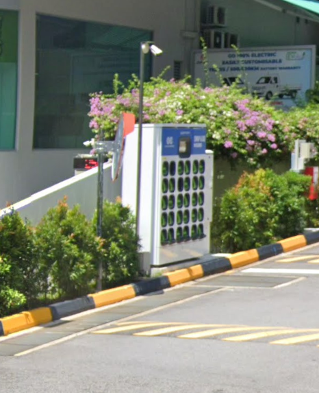 gogoro247's tweet photo. Found the #Gogoro #SwapAndGo #GoStation at Cycle & Carriage, Singapore. I wonder how the last mile delivery pilot is going between @cyclecarriage and @foodpandasg ?? Would be nice to get an update from @WeAreGogoro
$GGR $GGROW https://t.co/7QzvWtQWIF