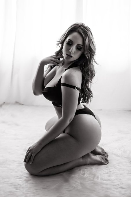 Feeling sensual 🌹 https://t.co/jmMYjgKmy3