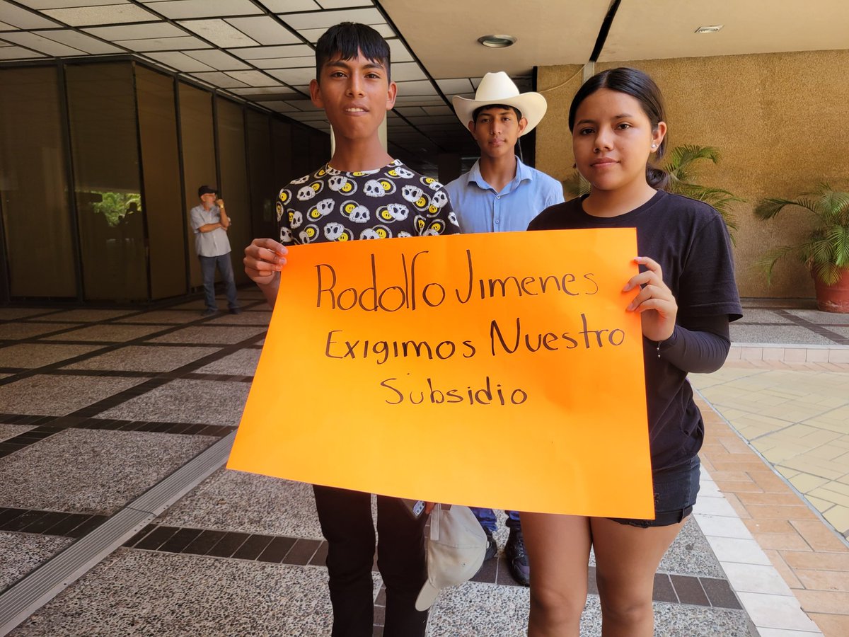Exigimos al Subsecretario del <a href="/sinaloagobmx/">Gobierno del Estado de Sinaloa</a>, Rodolfo Jiménez entregue el subsidio económico a la Casa de Estudiantes Salvador Alvarado, un apoyo aprobado ya por el gobernador <a href="/rochamoya_/">Rubén Rocha Moya</a> y por el secretario general <a href="/InzunzaCazarez/">Enrique Inzunza</a>.
¡Basta de maniobras! #Sinaloa <a href="/FNERRR_NACIONAL/">FNERRR NACIONAL</a>