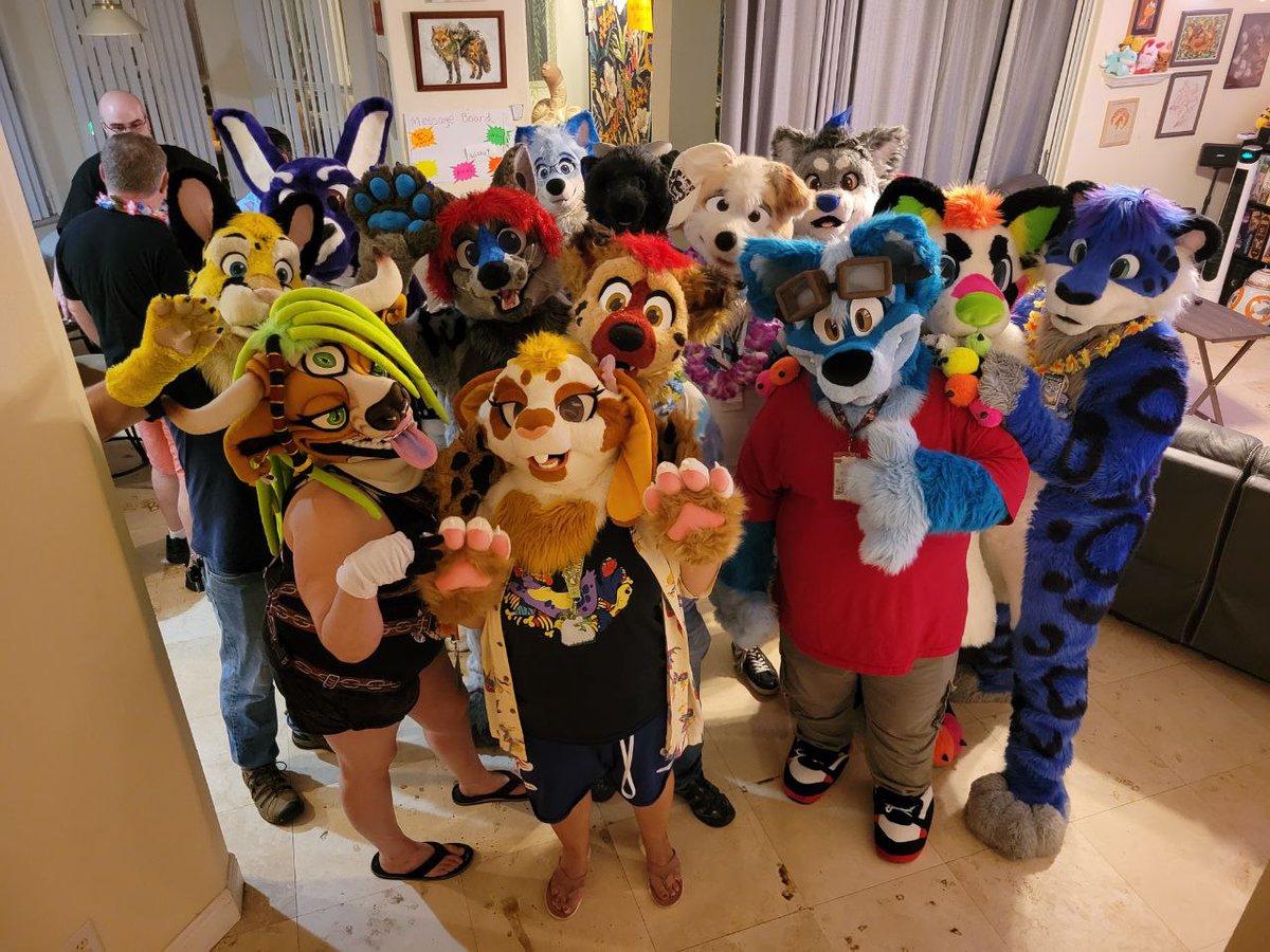 Romachan's tweet photo. I guess I should pay more attention to social media but whatever. I'm still alive and having fun. Enjoy a fun picture at a party we had in our home for #FursuitFriday in #Orlando! #NotAtAnthrocon I'm the bunny in the front! https://t.co/dA9HxyVSmO