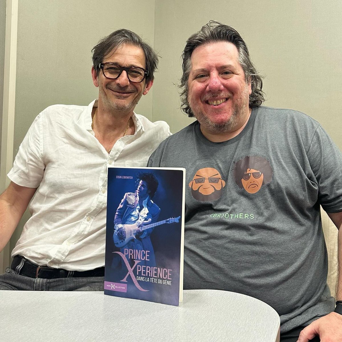 Samedi 13/07 à 22h je reçois dans "La Musique se Livre", Ersin Leibowitch pour son livre "Prince Xperience - Dans la tête du génie" publié chez Hors Collection.
En direct sur 100.7 FM en IDF, et sur  frequenceprotestante.com/live/
Podcast dispo sur toutes les plateformes dès dimanche