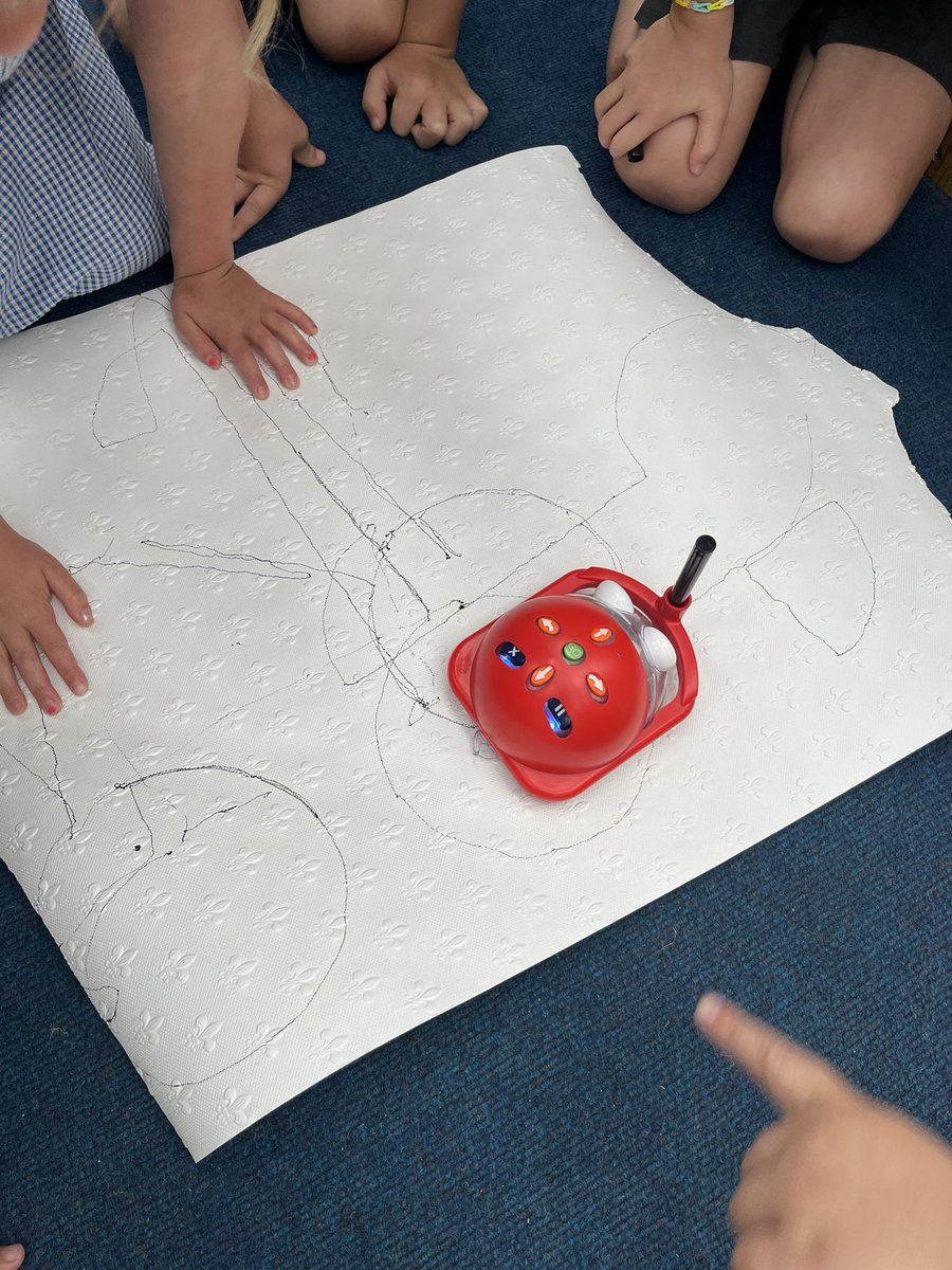 LakesideYork's tweet image. Today the Leopards used the Bluebots to create artistic masterpieces, simply by inputting an algorithm! We used logical reasoning to help us to work out the algorithm that was needed to make our bluebots move and draw in a particular way. #LakeComputing