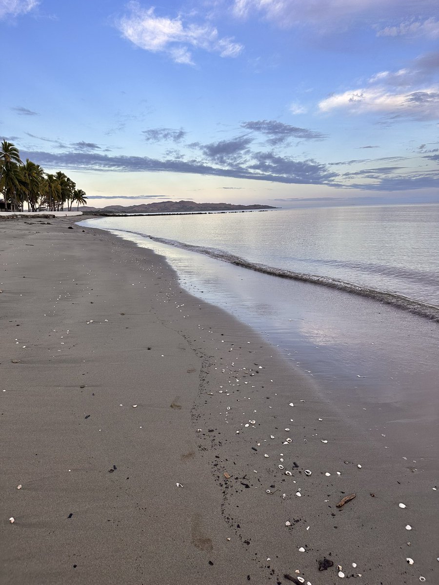 aliciaknight8's tweet photo. My 66th country - Fiji 🇫🇯 #NonRevLife https://t.co/CJN0eMMOJk