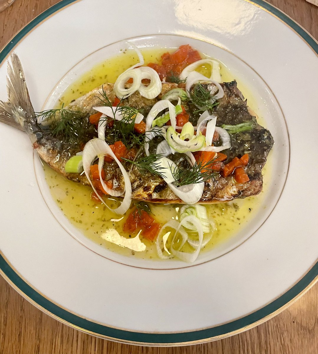 peppalau's tweet image. Saborosa i lleugera cuina d’inspiració grega al #Margarit (Poble Sec) amb Stefanos Balis i Jordi Fenoll. Verat i pebrot escalivat. Sorell i fonoll. Suquet de gambes. Refinada crema de safrà. Servei proper i hospitalari.