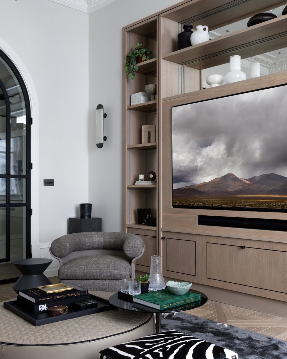 Minottilondon's tweet photo. Discover the elegance of our latest residential project in the heart of London in collaboration with @jsrepartners. This stunning home, designed by JSRE Partners perfectly blends classic London charm with a touch of global sophistication, including pieces by Minotti London. https://t.co/rlLZwMTvgH