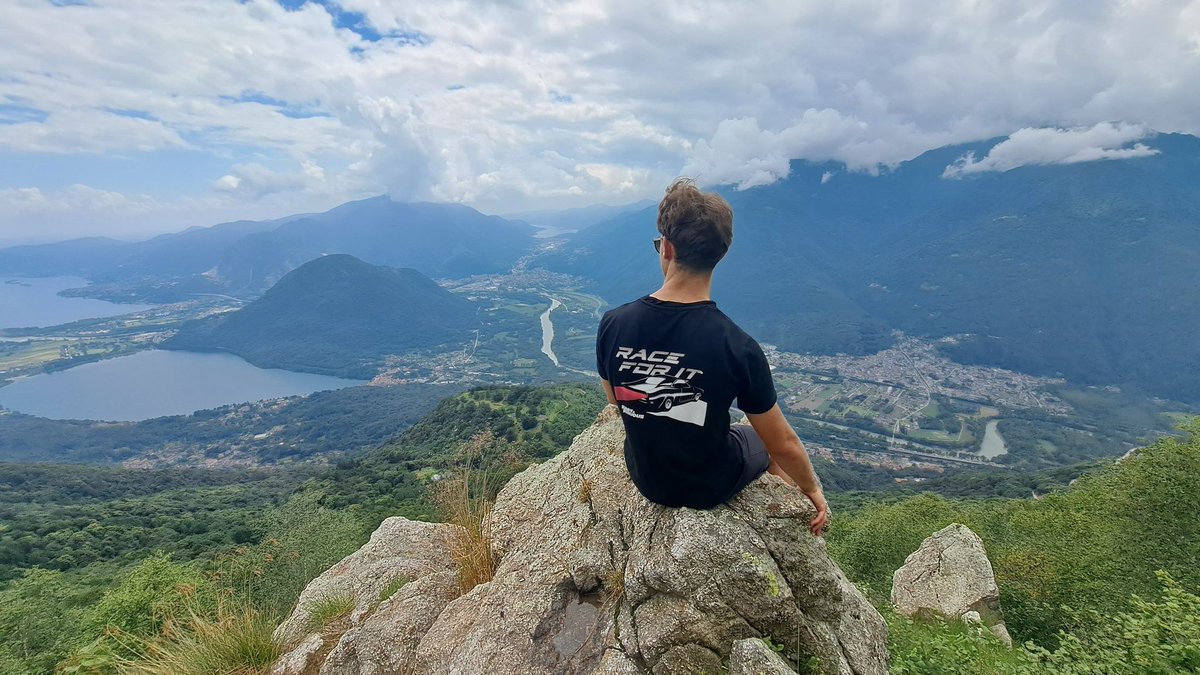 I was dead.

Or at least that's what you could have thought...

But in reality?

I've been busy living life to the fullest.

Creating amazing memories
with amazing people
in amazing places

If there's one thing I don't wanna die with,

Those are regrets.