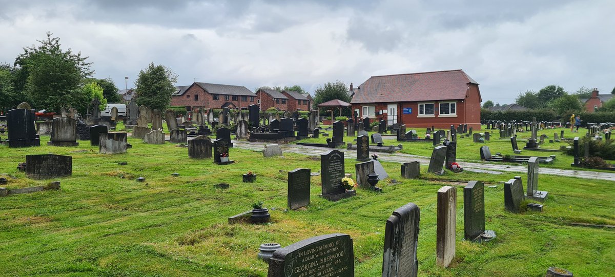 InscriptionsWw1's tweet photo. #RememberedHere
#BarntonCemetery #Barnton #Cheshire
#WW1 #LestWeForget
More photos via https://t.co/7hvykiPkr3
#wewillrememberthem #fww #warmememorials #memorials #greatwar #westernfront #wargraves #taphophile #firstworldwar #InscriptionsWW1 https://t.co/eGc49c816X