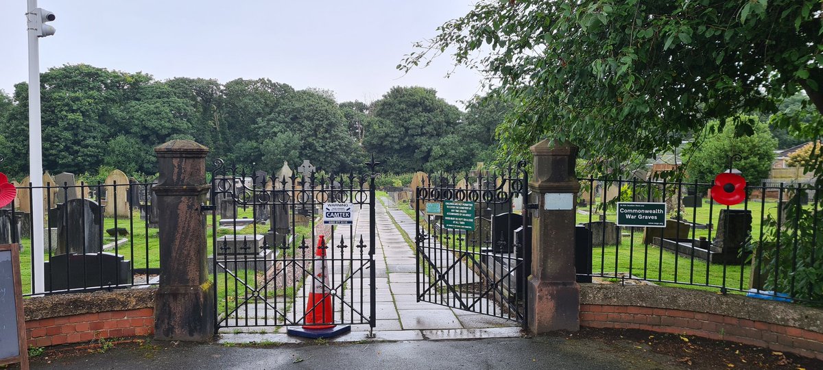 InscriptionsWw1's tweet photo. #RememberedHere
#BarntonCemetery #Barnton #Cheshire
#WW1 #LestWeForget
More photos via https://t.co/7hvykiPkr3
#wewillrememberthem #fww #warmememorials #memorials #greatwar #westernfront #wargraves #taphophile #firstworldwar #InscriptionsWW1 https://t.co/eGc49c816X