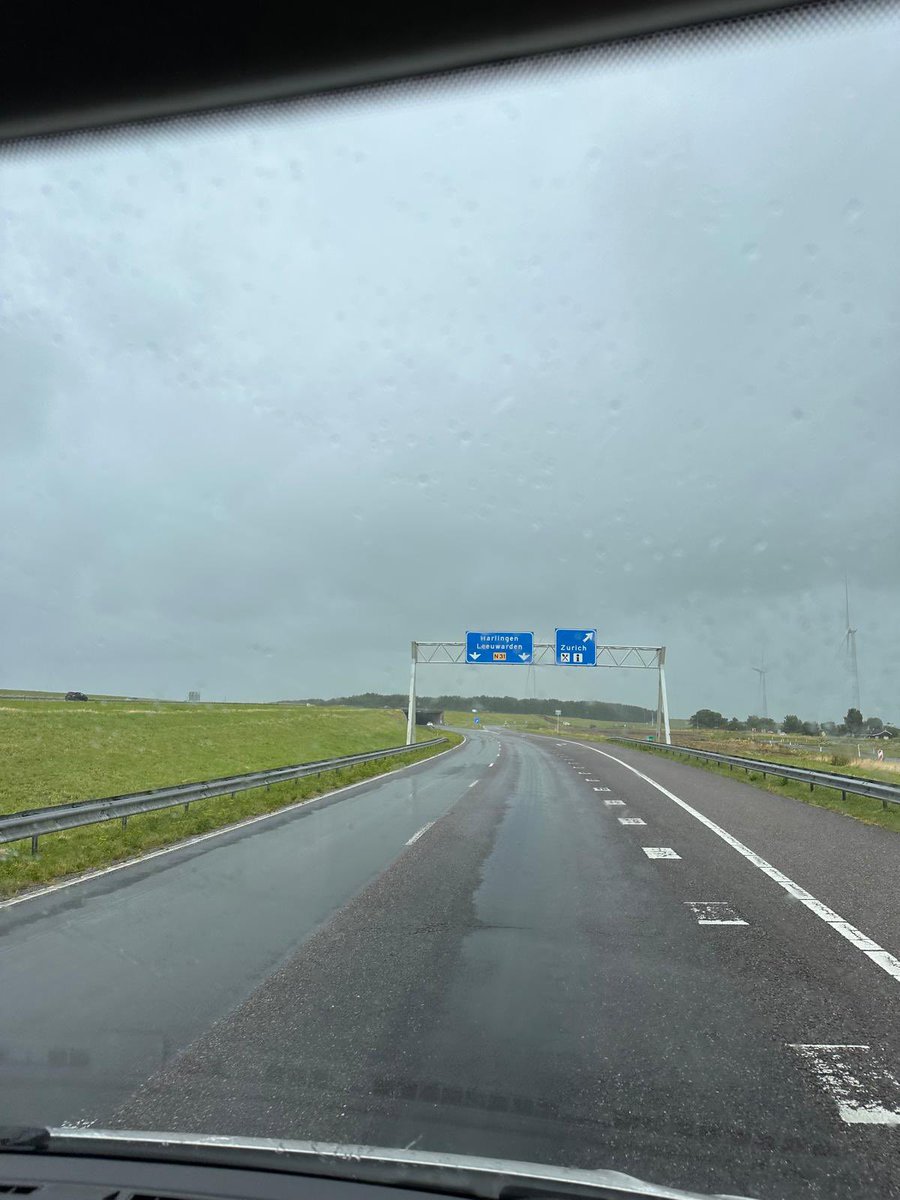 wensambulancenn's tweet photo. Richard en Machiel begonnen hun Wensrit in #Assen. Mevr(59) ging met partner en kinderen naar #Duinoord #DenHelder. Ondanks de regen toch een mooie herinnering gemaakt.🍀 https://t.co/g1pFF3r4ka