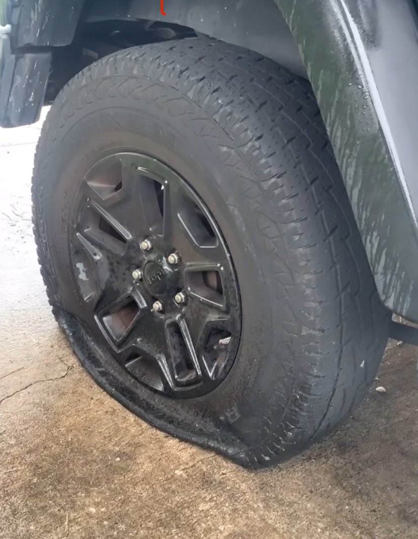 CarryonwithJNET's tweet photo. @MorganWallen Dudeeeee!! Flat tire and all I made it out here- and you wait til 4pm to cancel. Here’s my #CashApp, you owe me a drink at least. 😡 https://t.co/Qfdp3ju1XO https://t.co/CBq3VCDqly
